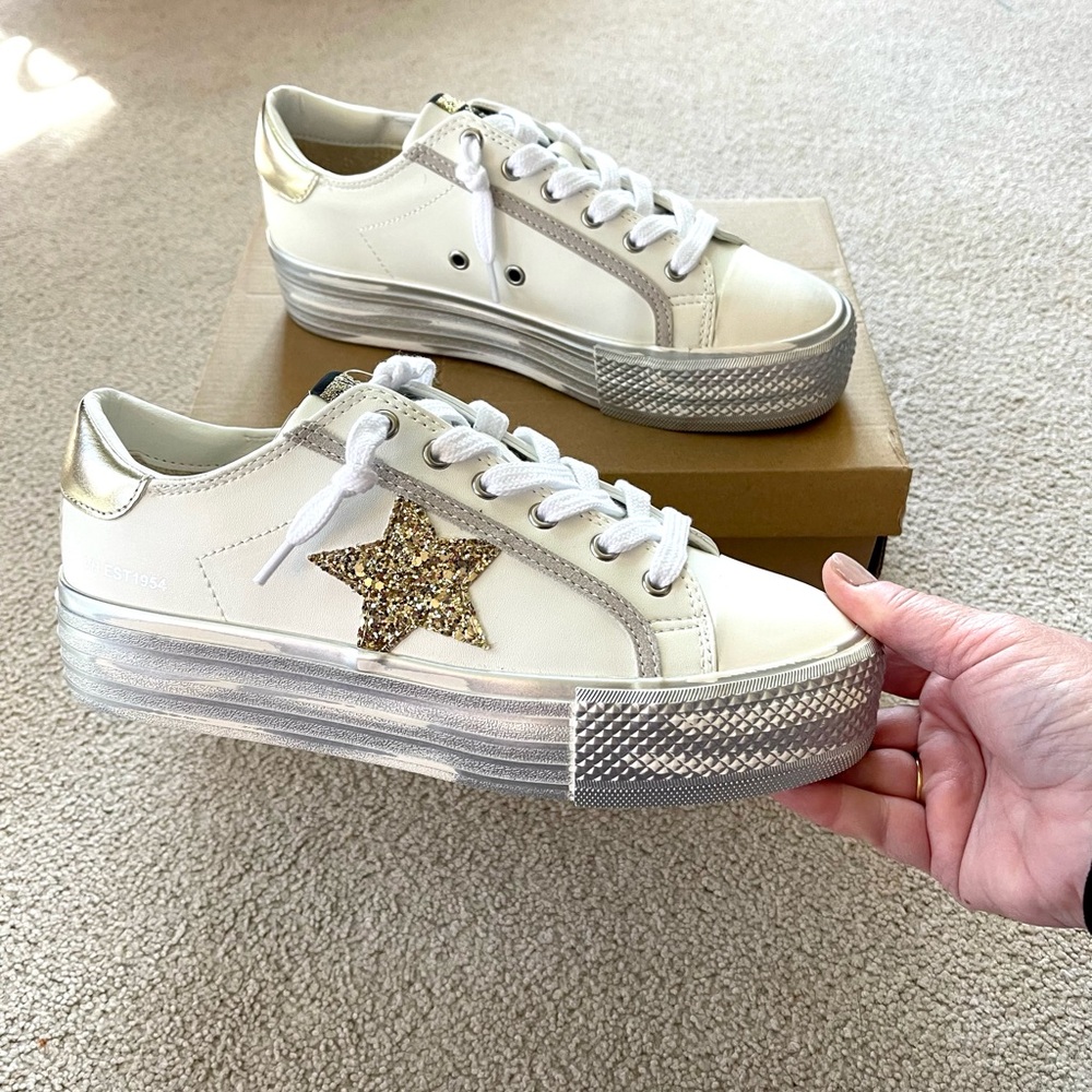 Vintage Havana White and Gold Star Sneakers - Picture 13 of 16
